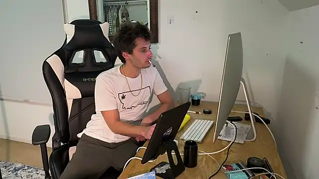 Snapshot of Dylansd chatting on December 19, 2024, 12:34 am Dylansd online show from December 19, 2024, 12:34 am