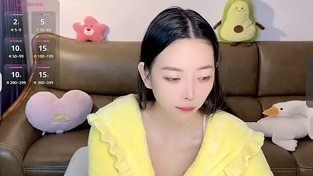 Yilin1999 online show from February 15, 2025, 12:54 pm