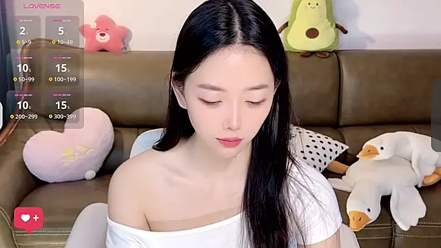 Yilin1999 online show from February 24, 2025, 2:40 am
