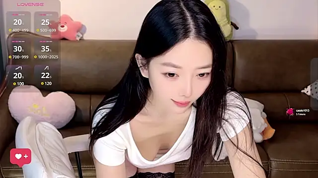 Yilin1999 online show from March 14, 2025, 11:01 am