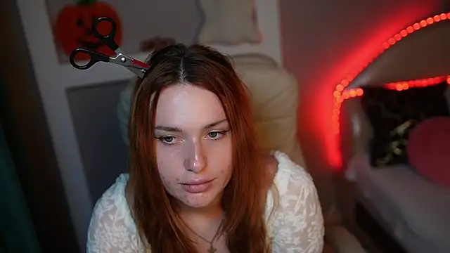 LisaElfy online show from October 22, 2025, 3:56 pm