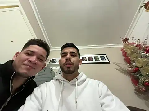 Snapshot of Chicos_defiesta chatting on January 4, 2025, 11:22 am Chicos defiesta online show from January 4, 2025, 11:22 am