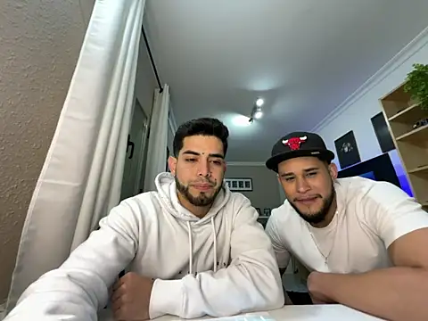 Snapshot of Chicos_defiesta chatting on March 14, 2025, 9:10 pm Chicos defiesta online show from March 14, 2025, 9:10 pm