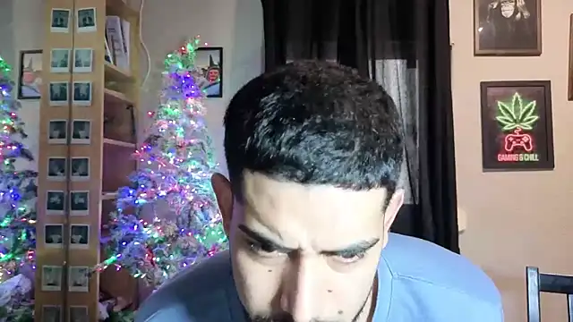 Snapshot of Chicos_defiesta chatting on November 15, 2025, 12:02 pm Chicos defiesta online show from November 15, 2025, 12:02 pm