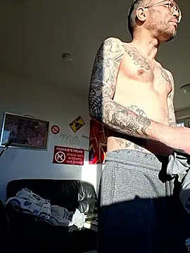 mileflav0r online show from March 20, 2026, 7:13 am