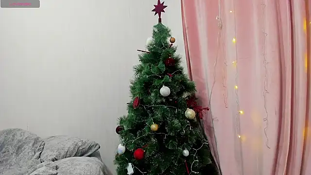 LinaCristonsen online show from January 4, 2025, 6:19 pm