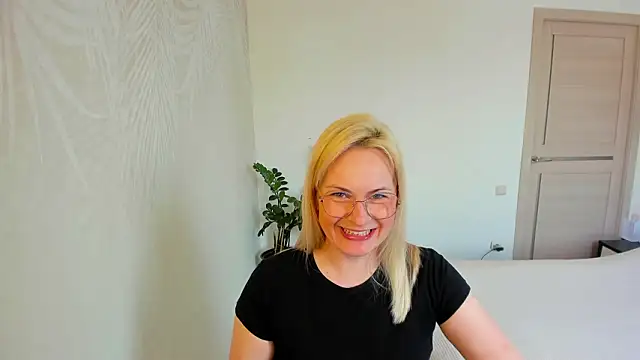 Alicee Gracee online show from March 30, 2026, 8:48 am