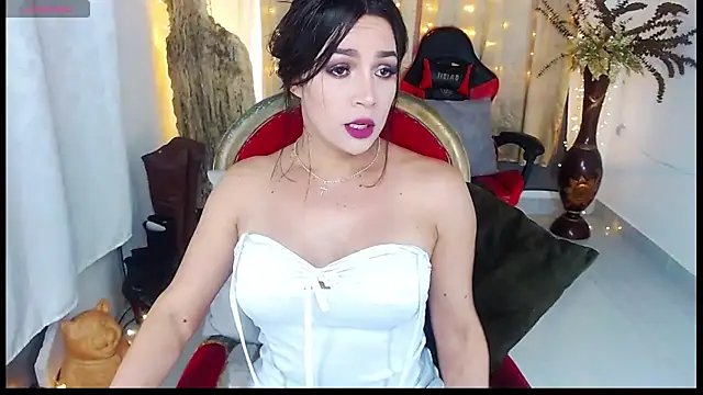 Snapshot of rubyylowell chatting on August 3, 2026, 6:33 pm rubyylowell online show from August 3, 2026, 6:33 pm