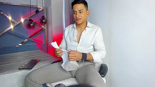 Lucii fer  online show from March 13, 2026, 11:28 am