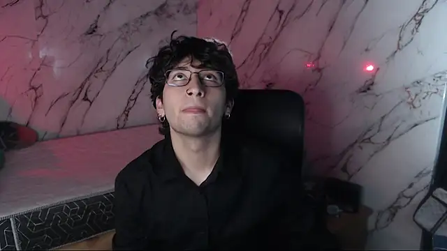 Snapshot of Dereck_Dickson chatting on April 7, 2026, 4:35 am Dereck Dickson online show from April 7, 2026, 4:35 am