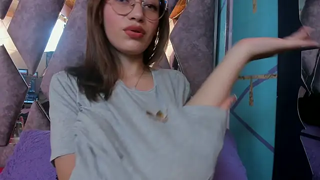 LARICSABLUE online show from February 8, 2025, 4:25 am