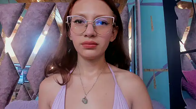 LARICSABLUE online show from February 19, 2025, 3:06 am