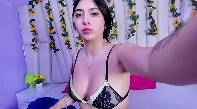 Lucy Anall  online show from February 6, 2025, 12:22 am