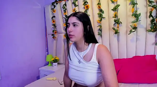 Lucy Anall  online show from February 9, 2025, 1:00 am