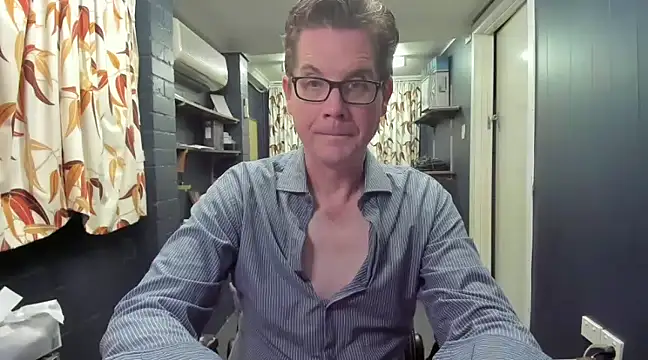 Snapshot of tilobinder chatting on December 6, 2024, 3:33 pm tilobinder online show from December 6, 2024, 3:33 pm