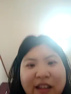 hello098712 online show from February 10, 2025, 3:42 pm