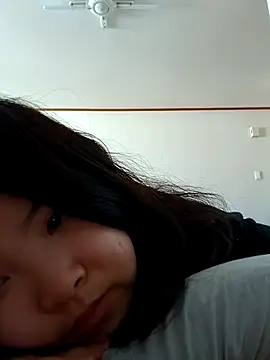 hello098712 online show from March 11, 2025, 4:43 am