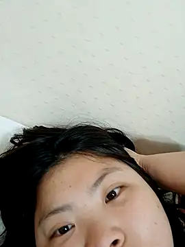 hello098712 online show from March 14, 2025, 10:39 am