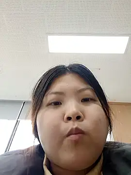 hello098712 online show from September 19, 2025, 3:08 am