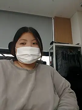 hello098712 online show from October 1, 2025, 3:23 am