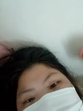 hello098712 online show from October 10, 2025, 4:06 pm