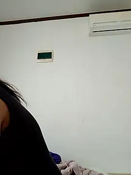 hello098712 online show from November 18, 2025, 9:14 am