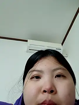 hello098712 online show from December 5, 2025, 10:13 am