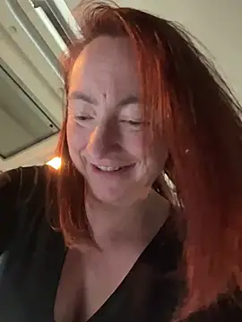 Snapshot of LouiseTswing chatting on December 21, 2024, 1:10 pm LouiseTswing online show from December 21, 2024, 1:10 pm