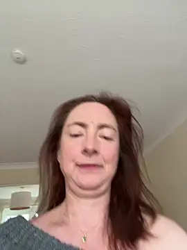 Snapshot of LouiseTswing chatting on January 10, 2025, 12:47 pm LouiseTswing online show from January 10, 2025, 12:47 pm