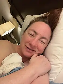 Snapshot of LouiseTswing chatting on January 22, 2025, 7:03 am LouiseTswing online show from January 22, 2025, 7:03 am