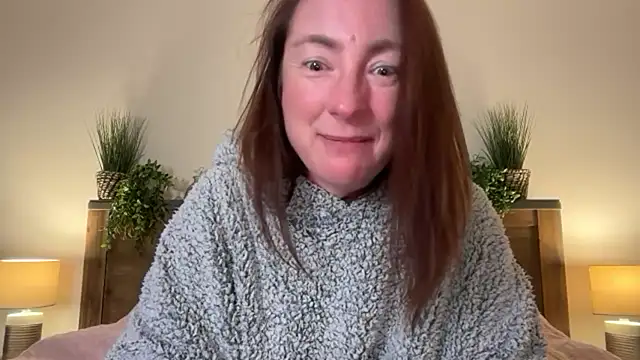 Snapshot of LouiseTswing chatting on February 20, 2025, 8:14 pm LouiseTswing online show from February 20, 2025, 8:14 pm