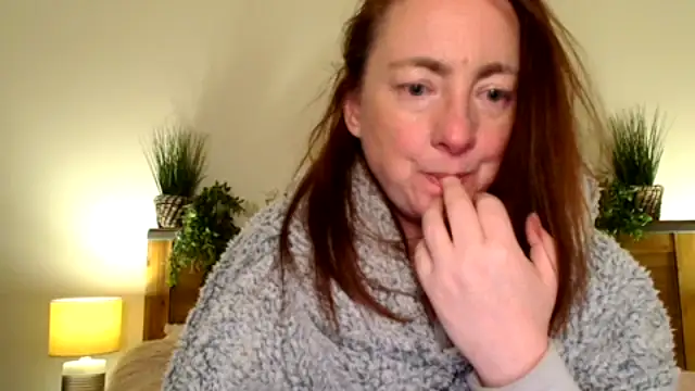 Snapshot of LouiseTswing chatting on March 6, 2025, 7:43 pm LouiseTswing online show from March 6, 2025, 7:43 pm