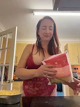 LouiseTswing online show from February 3, 2026, 3:06 pm