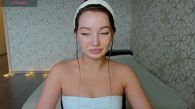 Lissa Cristal online show from May 17, 2026, 11:17 am