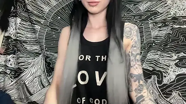 Snapshot of MissMidnightUK chatting on February 16, 2025, 11:37 pm MissMidnightUK online show from February 16, 2025, 11:37 pm