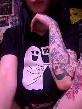 Snapshot of MissMidnightUK chatting on October 24, 2025, 10:39 pm MissMidnightUK online show from October 24, 2025, 10:39 pm