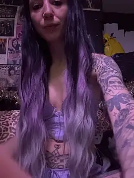 MissMidnightUK online show from December 5, 2025, 12:08 am