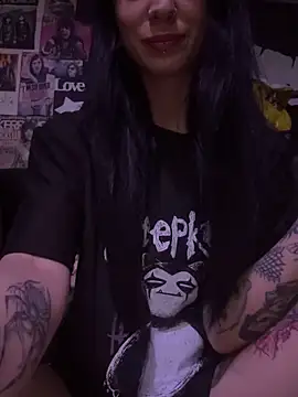 Snapshot of MissMidnightUK chatting on February 12, 2026, 12:27 am MissMidnightUK online show from February 12, 2026, 12:27 am