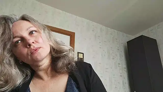 EdithManning online show from June 2, 2026, 7:43 am