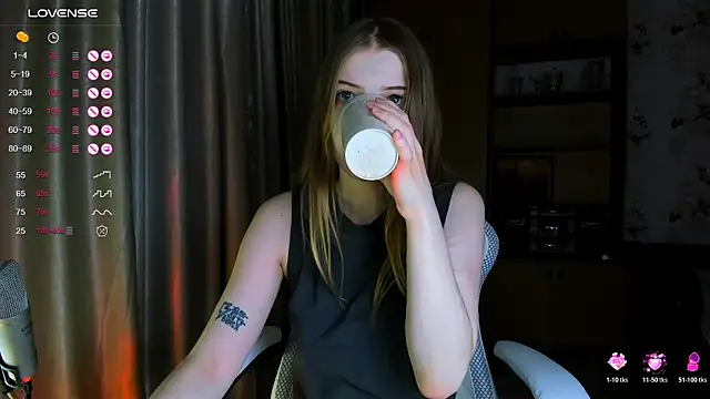 Snapshot of princessaalicc chatting on December 14, 2025, 1:49 pm princessaalicc online show from December 14, 2025, 1:49 pm