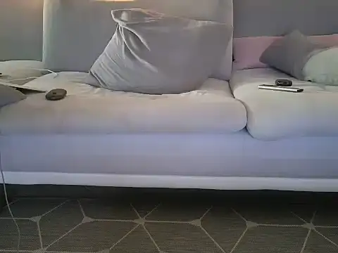 Snapshot of Laure11 chatting on October 16, 2025, 4:52 pm Laure11 online show from October 16, 2025, 4:52 pm