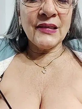 miisevvie  online show from March 3, 2025, 9:44 am