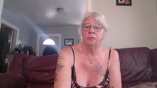 canadiancougar1965 online show from February 6, 2025, 9:28 pm