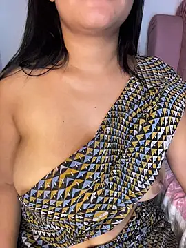 Snapshot of shara_queen1 chatting on May 26, 2026, 5:03 am shara queen1 online show from May 26, 2026, 5:03 am