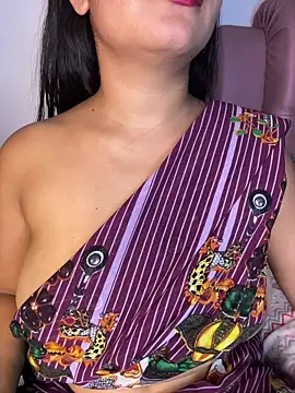 Snapshot of shara_queen1 chatting on June 15, 2026, 2:14 am shara queen1 online show from June 15, 2026, 2:14 am