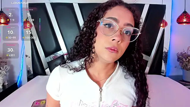 antonelllepiercee online show from March 22, 2025, 11:32 am