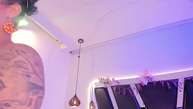 Snapshot of antonelllepiercee chatting on May 2, 2026, 11:26 am antonelllepiercee online show from May 2, 2026, 11:26 am