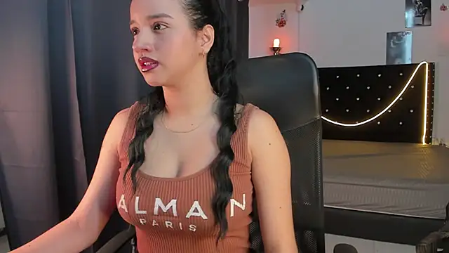 emilyrouxe online show from January 10, 2025, 3:06 pm