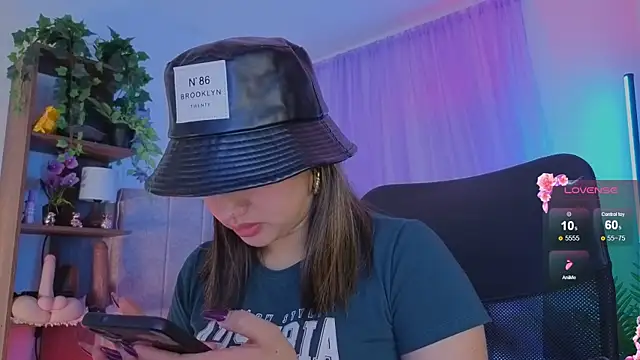 emilyrouxe online show from November 28, 2025, 4:09 pm