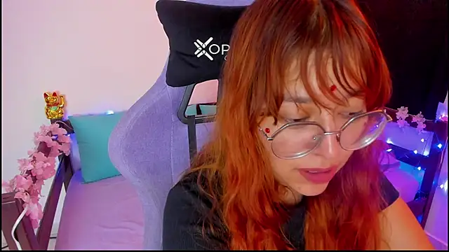  Moon Johnson online show from October 30, 2025, 1:51 am